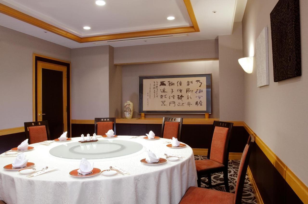 Okura Act City Hotel Hamamatsu Buitenkant foto A private dining room at the Shangri-La Hotel, Kuala Lumpur